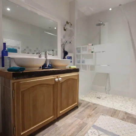 Les Ateliers D'art Modiste Et Formier Bed & Breakfast