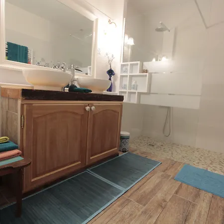 Bed & Breakfast Les Ateliers D'art Modiste Et Formier Roanne