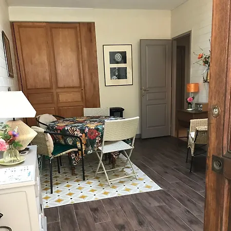 Les Ateliers D'art Modiste Et Formier 4*