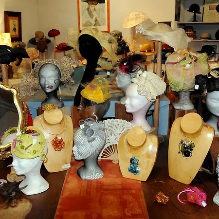 Bed & Breakfast Les Ateliers D'art Modiste Et Formier 4*