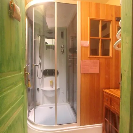 Les Ateliers D'art Modiste Et Formier Bed & Breakfast Roanne