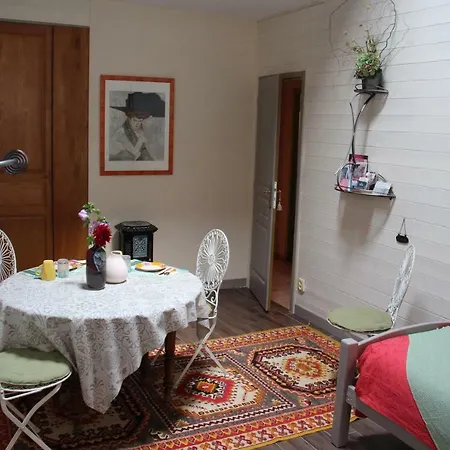 Les Ateliers D'art Modiste Et Formier Bed & Breakfast