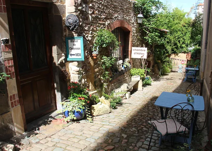 Les Ateliers D'art Modiste Et Formier 4* 로안