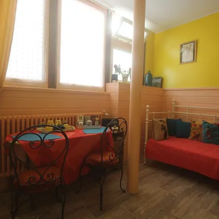 Les Ateliers D'art Modiste Et Formier 2*